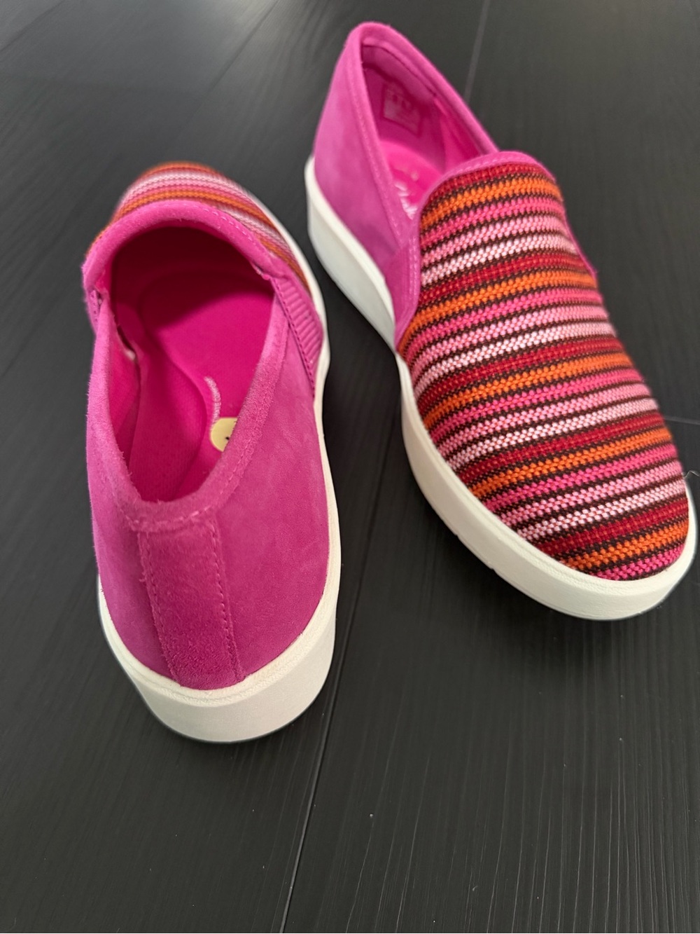 Clarks Layton Petal Fuchsia Striped Slip On Sneakers Size 9 - Picture 4 of 5